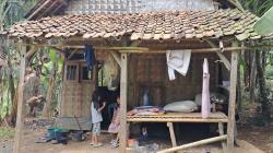 Memprihatinkan, Satu Keluarga di Lebak Tinggal di Rumah Reyot Sempat Tak Makan Seharian<