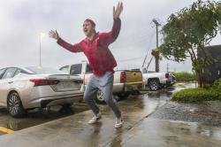 Nekat! Ahli Meteorologi AS Coba Kekuatan Badai Francine