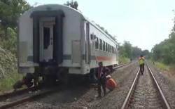 KA Walahar Anjlok di Purwakarta, Warga Dengar Suara Gemuruh seperti Gempa<