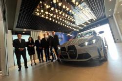 BMW Resmikan Diler dengan Konsep Retail Pertama di Jakarta Barat