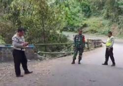 2 Mahasiswi Boncengan Motor Masuk Jurang di Lereng Bromo Pasuruan, 1 Tewas<