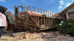 Cerita Reni Korban Gempa Bandung, Nyaris Tertimbun Rumahnya yang Roboh dalam Sekejap<