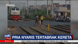 Aksi Heroik Penjaga Keamanan dalam Stasiun Selamatkan Pejalan Kaki 