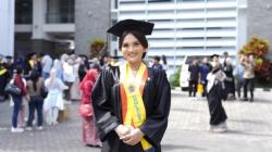 Kisah Inspiratif Shalsadilla, Kuliah Dual Degree Lulus dengan IPK Nyaris Sempurna di UGM<