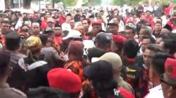 Panas Saling Sindir, Pendukung 2 Paslon Nyaris Bentrok di Kantor KPU Grobogan<