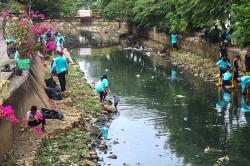 Kompak, Relawan Bersih-Bersih Sampah di Sungai Bendung Palembang