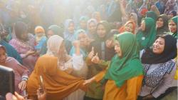 Sitti Rohmi Cagub Perindo di NTB Blusukan Sosialisasi Jilbab Ijo di Hari Kampanye Perdana<