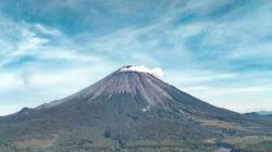 Gunung Semeru Hari Ini 8 Kali Erupsi Beruntun, Warga Diminta Waspada