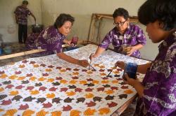 Semangat ODGJ dan Tunanetra Membatik di Momen Hari Batik Nasional