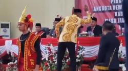 Eks Anggota DPRD Nias Selatan Datang Mengamuk di Acara Pelantikan, Ada Apa?<