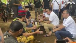 Disambut Hangat Warga dan Aktivis Lingkungan, Ridwan Kamil Datangi Bantaran Kali Ciliwung
