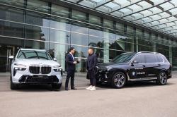 BMW X7 dan i5 untuk Mobilitas Kegiatan Art Jakarta
