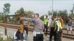 Petugas KAI dan Warga Wates Selamatkan Wanita Berupaya Bunuh Diri di Pelintasan Kereta<