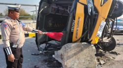 Bus Rombongan SMA Negeri di Tulungagung Kecelakaan di Tol Sumo, 1 Orang Tewas 16 Luka-luka<