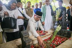 Ridwan Kamil Ziarah ke Makam Pangeran Jayakarta