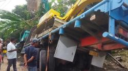 Truk Angkut Alat Berat Tabrak Sejumlah Kendaraan di Tanah Datar, 10 Orang Dilarikan ke 2 RS<
