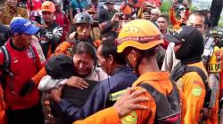 Momen Haru, Naomi Siswi SMK Selamat Usai Tersesat 2 Hari di Gunung Slamet Dipeluk Ibunda<