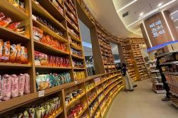 12.000 Ramyeon Asal Korsel Ditata Bak Perpustakaan