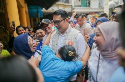 Potret Ridwan Kamil Disambut Hangat Warga Kapuk Jakbar