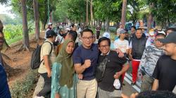 Ridwan Kamil Olahraga hingga Sarapan di BKT, Disambut Hangat Warga