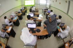 Potret Anak-Anak SMA di Semarang Belajar Pemanfaatan AI