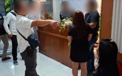 Jual Diri Open BO MiChat, 4 Perempuan Seksi di Bojonegoro Ditangkap<