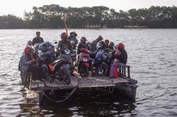 Aktivitas Penyeberangan Pulau Lakkang