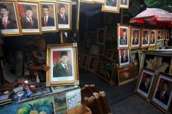 Berburu Pigura Foto Presiden Wapres Prabowo-Gibran