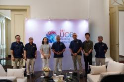 Wamenkeu Tinjau Pameran Karya Seni UOB Painting of The Year