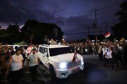 Prabowo Naik Mobil Kepresidenan MV3 Garuda Disambut Antusias Warga Magelang