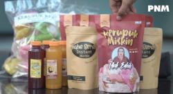 Jalani Bisnis Kerupuk Kencur, Nasabah PNM Mekaar Bekasi Berdayakan Lansia