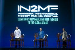 Menteri UMKM Apresiasi IN2MF: Momen Kebangkitan Produk Modest Fashion Lokal<