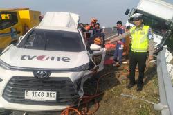 Penampakan Mobil TV One Ringsek Ditabrak Truk, 3 Kru Meninggal di Tempat
