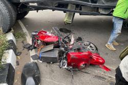 Penampakan Kendaraan Hancur Ditabrak Truk Kontainer Ugal-ugalan di Tangerang