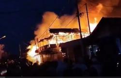 Pasar Jargaria Dobo Maluku Terbakar Hebat, Ratusan Lapak Ludes Dilalap Api<