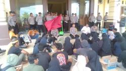 Viral Video Oknum Polisi di Kolut Digerebek saat Berduaan dengan Istri Orang di Dalam Mobil<