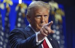 Lho! Gedung Putih Kibarkan Bendera Setengah Tiang saat Pelantikan Donald Trump