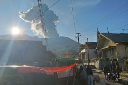 Viral 9 Pemuda Nekat Mendaki Gunung Marapi, BKSDA Sumbar Ancam Pidanakan<