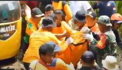 Ibu-Anak Korban Longsor Kebumen Ditemukan Tewas Berdampingan<