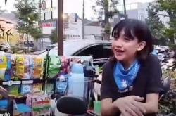 Viral Penjual Kopi Keliling di Bandung Berwajah Cantik, Pembeli Rela Antre<