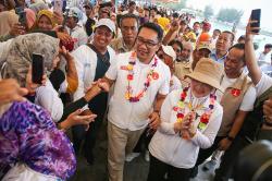 Ridwan Kamil bersama Istri Temui Warga Kepulauan Seribu