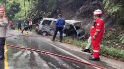 Insiden Tragis di Padang, Mobil Suzuki Carry Beserta Sopirnya Terbakar