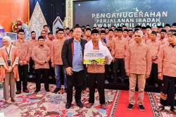 88 Awak Mobil Tangki BBM dan Pekerja Berprestasi Dapat Apresiasi Perjalanan Ibadah