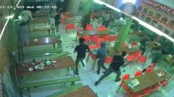 Brutal, Video Viral Kelompok Pemuda Bersajam Serang Pengunjung Warkop di Deliserdang<