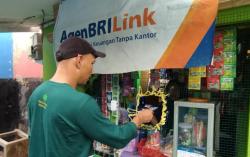 Inspiratif! Agen BRILink Hadirkan Layanan Perbankan di Tengah Kebun Kelapa Sawit