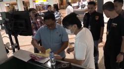 Begini Reaksi Ivan Sugianto Pengusaha asal Surabaya saat Diperlihatkan Surat Penangkapan<