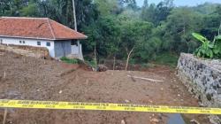 Tragis! 4 Santri di Sukabumi Tewas Tertimpa Tembok Roboh akibat Longsor, 5 Orang Luka<