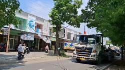 Kabel Bertegangan Tinggi Putus Tersangkut Truk Kontainer di Jember, Listrik Padam<