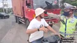 Viral Pria Ngaku Mantan Brimob Pukul Polantas di Palembang, Polisi Temukan Miras di TKP<