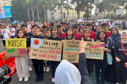 Aksi Puluhan Pelajar Ajak Generasi Muda Selamatkan Bumi